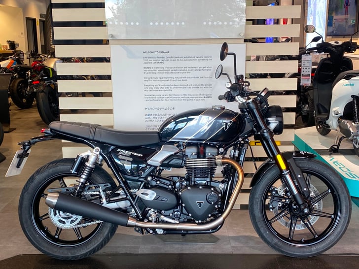 TRIUMPH SPEED TWIN 900