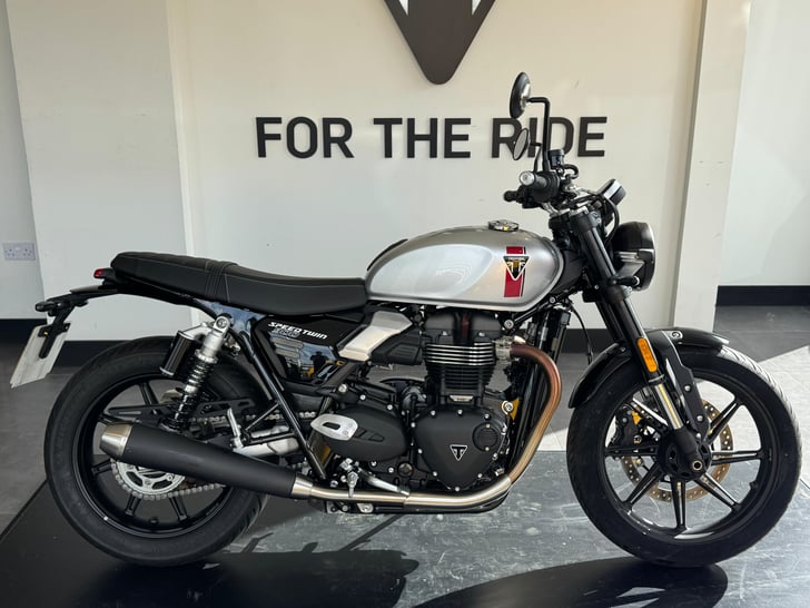 Triumph SPEED TWIN 900