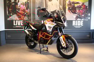 Watch video of KTM 1290 SUPER ADVENTURE R 1290 SUPER ADVENTURE R 1290 in Watford