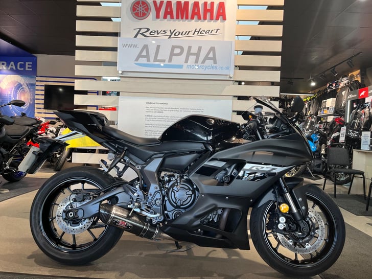 YAMAHA R7 700