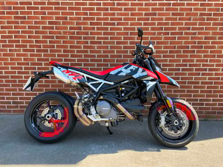Ducati HYPERMOTARD 950