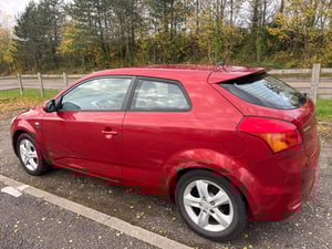 Used Kia PROCEED PROCEED 1.6 CRDI ECODYNAMICS 3DR for sale in Chesterfield | Image 2