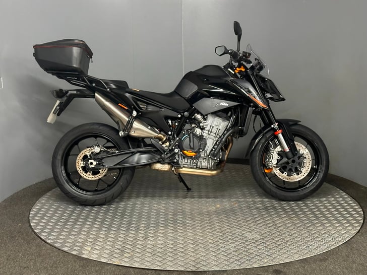 KTM 890 DUKE