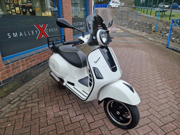 Vespa GTS Super 300 4V ABS