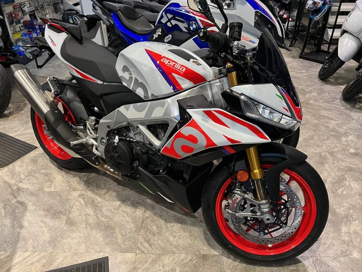 Aprilia TUONO 1100 V4 FACTORY APRC (AQS)