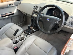 Used Volvo S40 S40 2.0D SE 4DR for sale in Chesterfield | Image 2