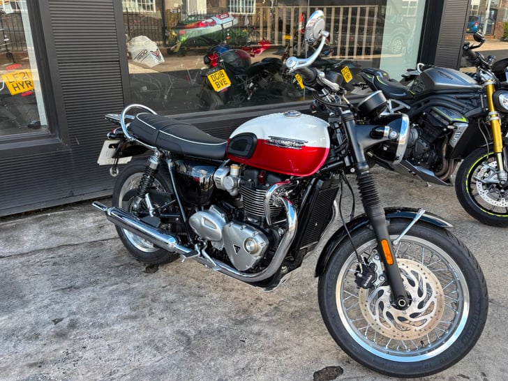 Triumph BONNEVILLE T120