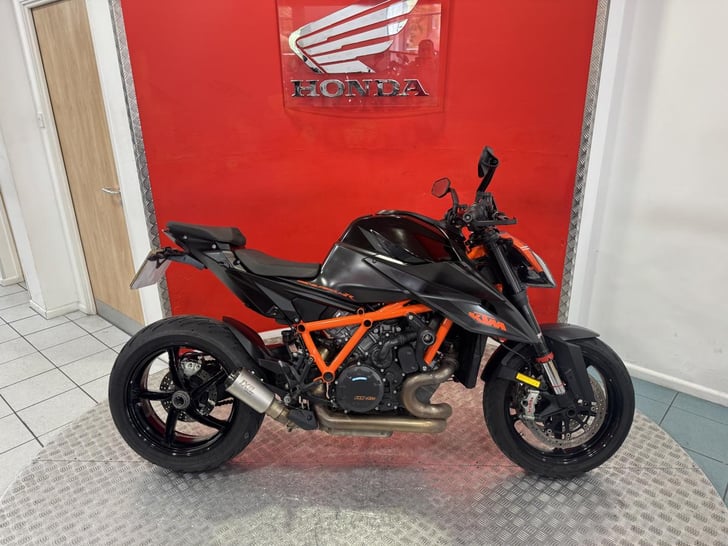 KTM 1290 SUPER DUKE R