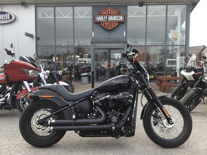 HARLEY-DAVIDSON SOFTAIL FXBB STREET BOB