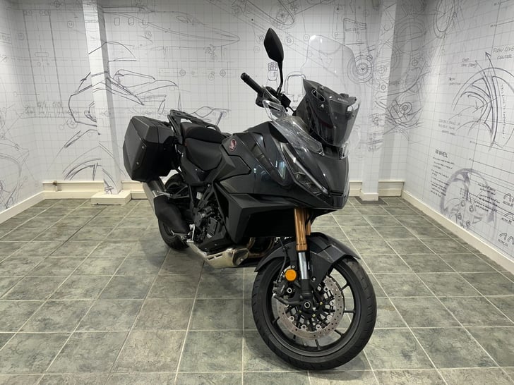 Honda NT1100 DCT Electronic Suspension