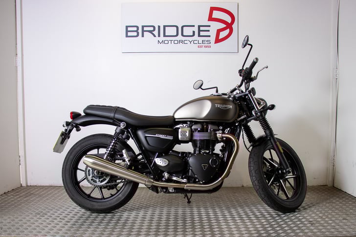 Triumph STREET TWIN