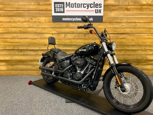 Watch video of Harley-Davidson SOFTAIL FXBBS STREET BOB 114 SOFTAIL FXBBS STREET BOB 114 in Swindon