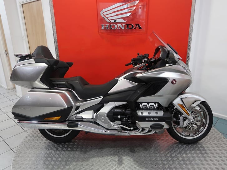 Honda GL1800 GOLD WING TOUR DCT