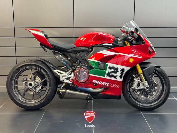 DUCATI PANIGALE V2 BAYLISS 1ST CHAMPION 20TH ANNIVERSARY