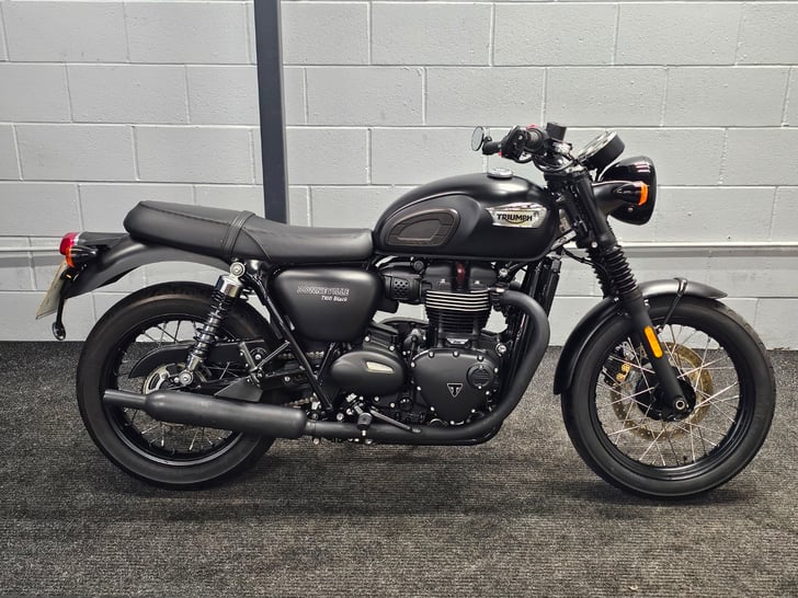 Triumph BONNEVILLE T100 BLACK