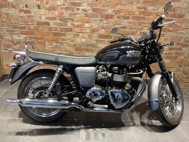 Triumph BONNEVILLE