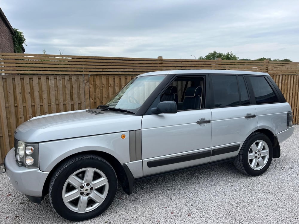 Used Land Rover RANGE ROVER RANGE ROVER 4.4 V8 VOGUE 5DR for sale in Chesterfield