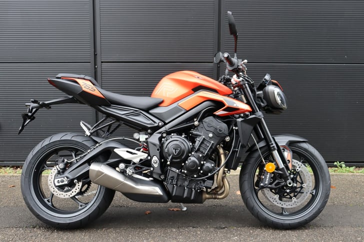 TRIUMPH STREET TRIPLE 765 R