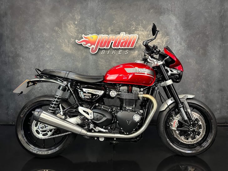 Triumph SPEED TWIN 1200 (RED HOPPER)