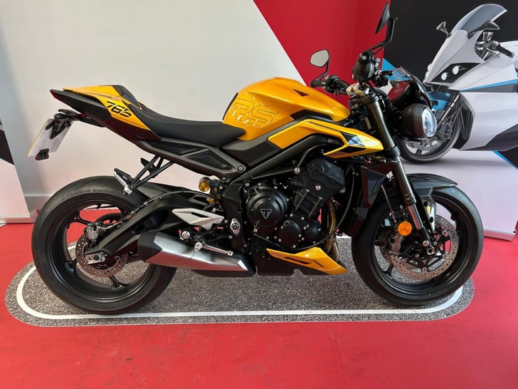 TRIUMPH STREET TRIPLE 765 RS