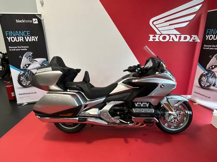 Honda GL1800 GOLD WING TOUR DCT