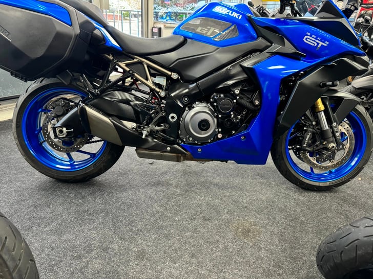 Suzuki GSX-S1000GT+