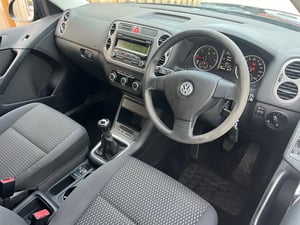 Used Volkswagen TIGUAN TIGUAN 2.0 TDI S 4WD EURO 5 5DR for sale in Chesterfield | Image 2