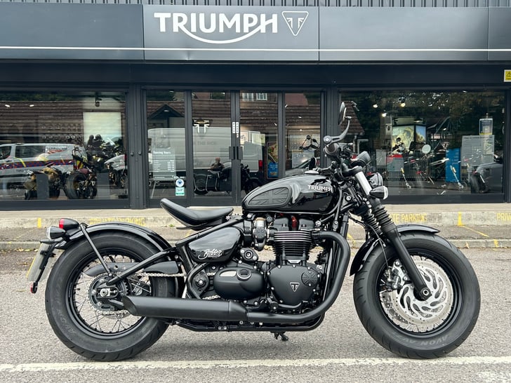 Triumph BONNEVILLE BOBBER BLACK