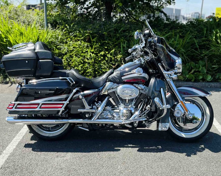 Harley-Davidson ELECTRA GLIDE CVO TT 