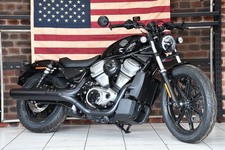 HARLEY-DAVIDSON NIGHTSTER 975