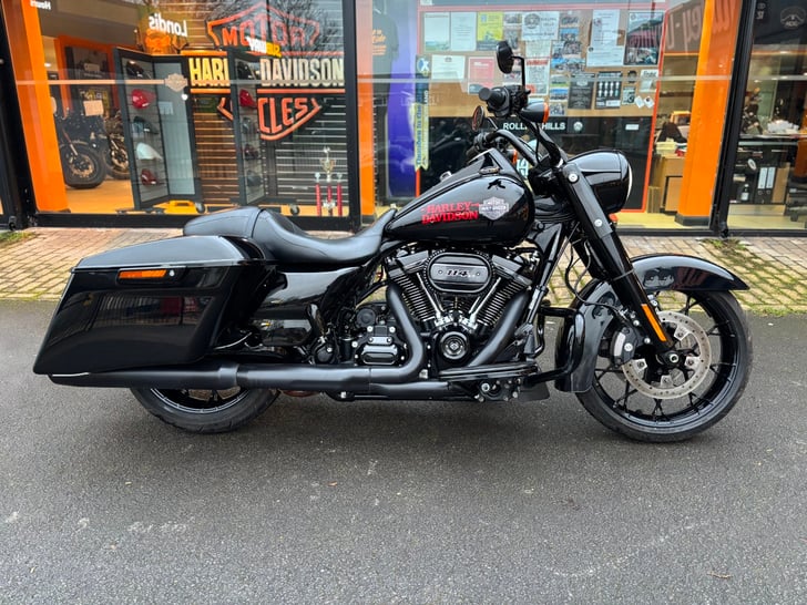 Harley-Davidson TOURING FLHRXS ROAD KING SPECIAL