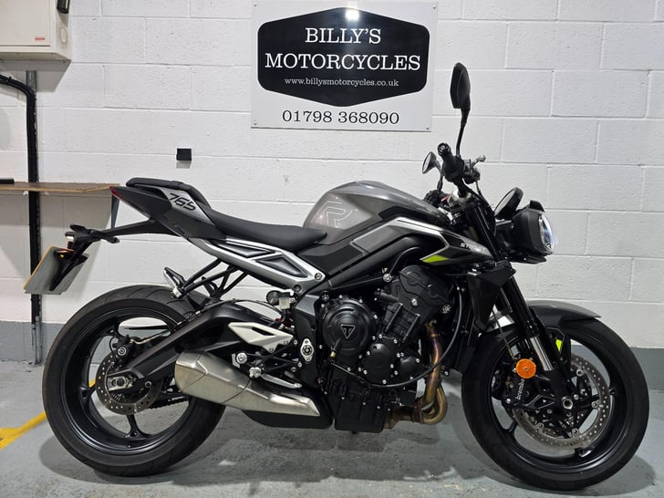 TRIUMPH STREET TRIPLE 765 R
