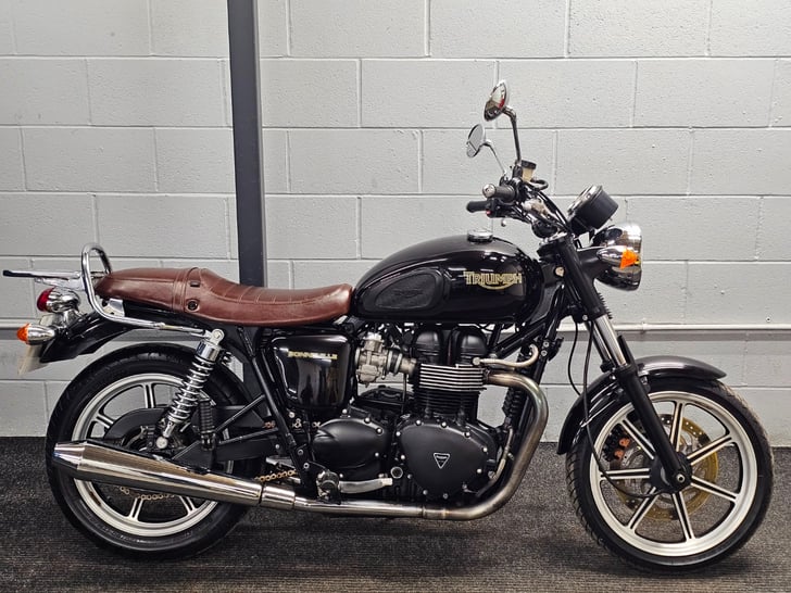 Triumph BONNEVILLE