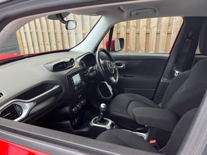 Used Jeep RENEGADE RENEGADE 1.4T MULTIAIRII LONGITUDE EURO 6 (S/S) 5DR for sale in Chesterfield | Image 2