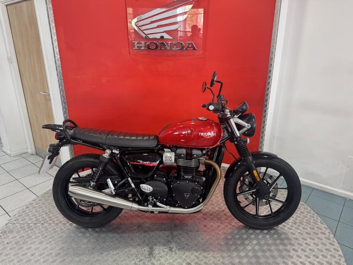 Triumph STREET TWIN