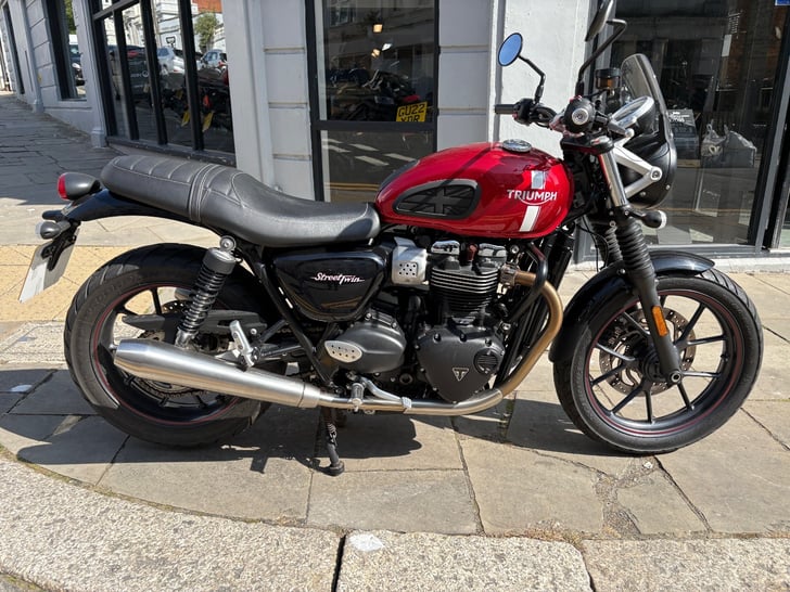 Triumph STREET TWIN