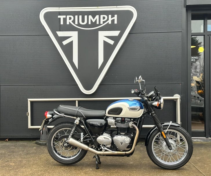 Triumph BONNEVILLE T100 900