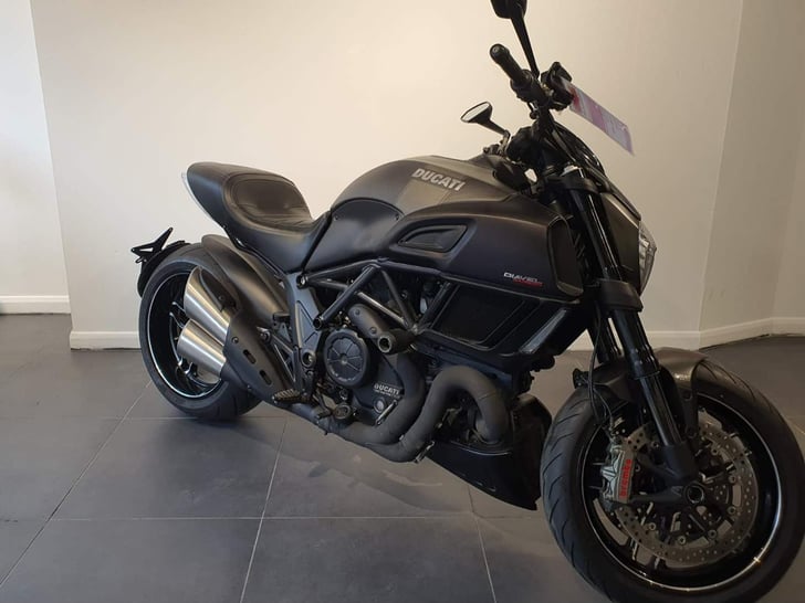 Ducati DIAVEL 1200 CARBON ABS