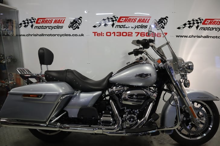 Harley-Davidson TOURING FLHR ROAD KING