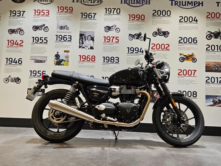 TRIUMPH SPEED TWIN 900