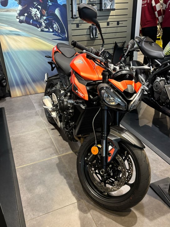 Triumph STREET TRIPLE R