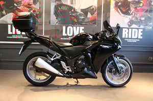 Used Honda CBR250R CBR250R MANUAL PETROL SUPER SPORTS for sale in Watford | Image 2
