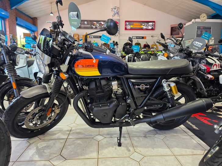 Royal Enfield INTERCEPTOR 650 TWIN DARK