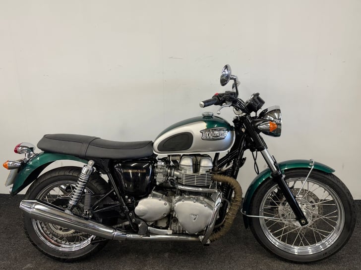 Triumph BONNEVILLE