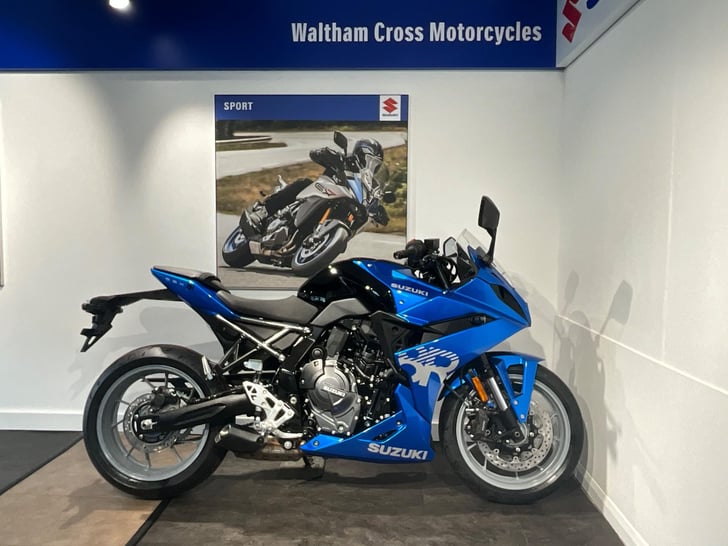 SUZUKI GSX-8R