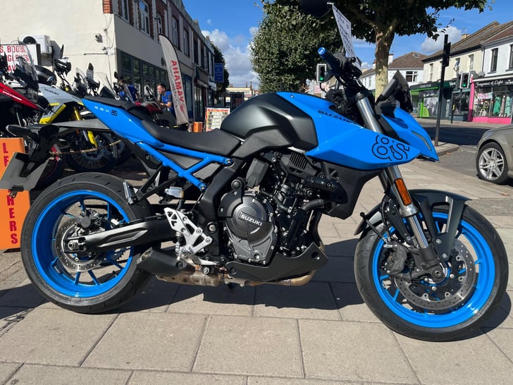 Suzuki GSX-8S 800