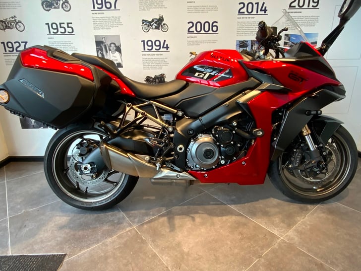 Suzuki GSX-S1000GT+