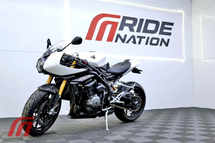 Triumph SPEED TRIPLE 1200 RR