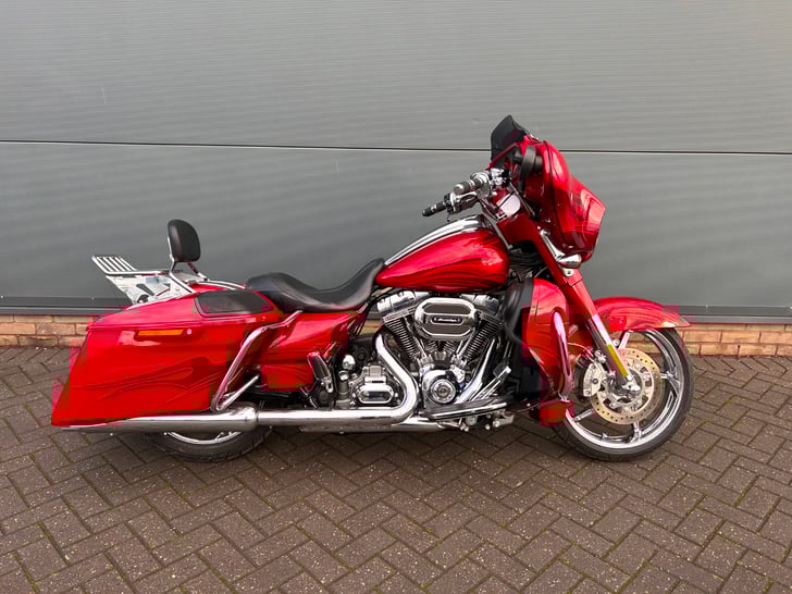 Harley-Davidson CVO FLHXSE STREET GLIDE