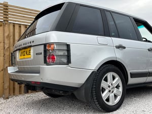 Used Land Rover RANGE ROVER RANGE ROVER 4.4 V8 VOGUE 5DR for sale in Chesterfield | Image 3